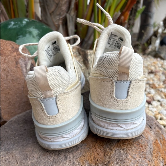 New Balance Women’s Sneakers Tennis Shoes Walking Running Action Pack Adventure - Picture 3 of 7